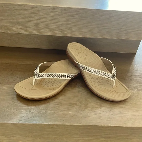 Aetrex Jules Slip On Thong Sandal in Cream - Picture 6 of 6